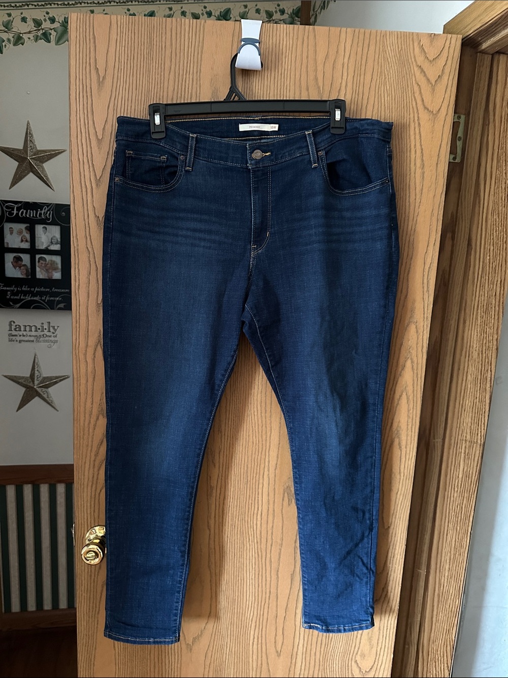 Women’s Skinny Stretch Jeans in Dark Blue